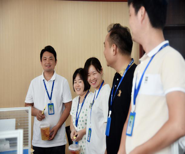 佳博官方网页版工会开展“夏季送清凉”活动